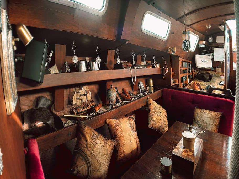 The Captains Locker - 30Ft Yacht Сан Мигель Экстерьер фото