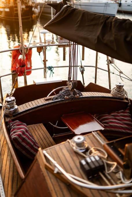 The Captains Locker - 30Ft Yacht Сан Мигель Экстерьер фото