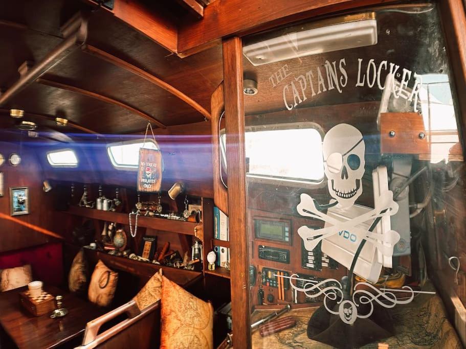 The Captains Locker - 30Ft Yacht Сан Мигель Экстерьер фото