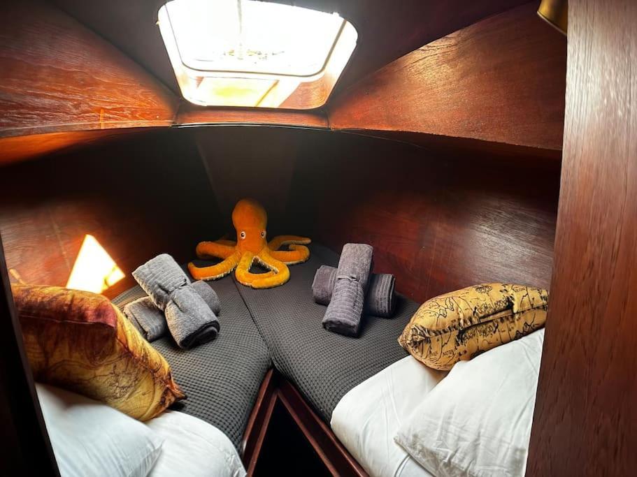 The Captains Locker - 30Ft Yacht Сан Мигель Экстерьер фото